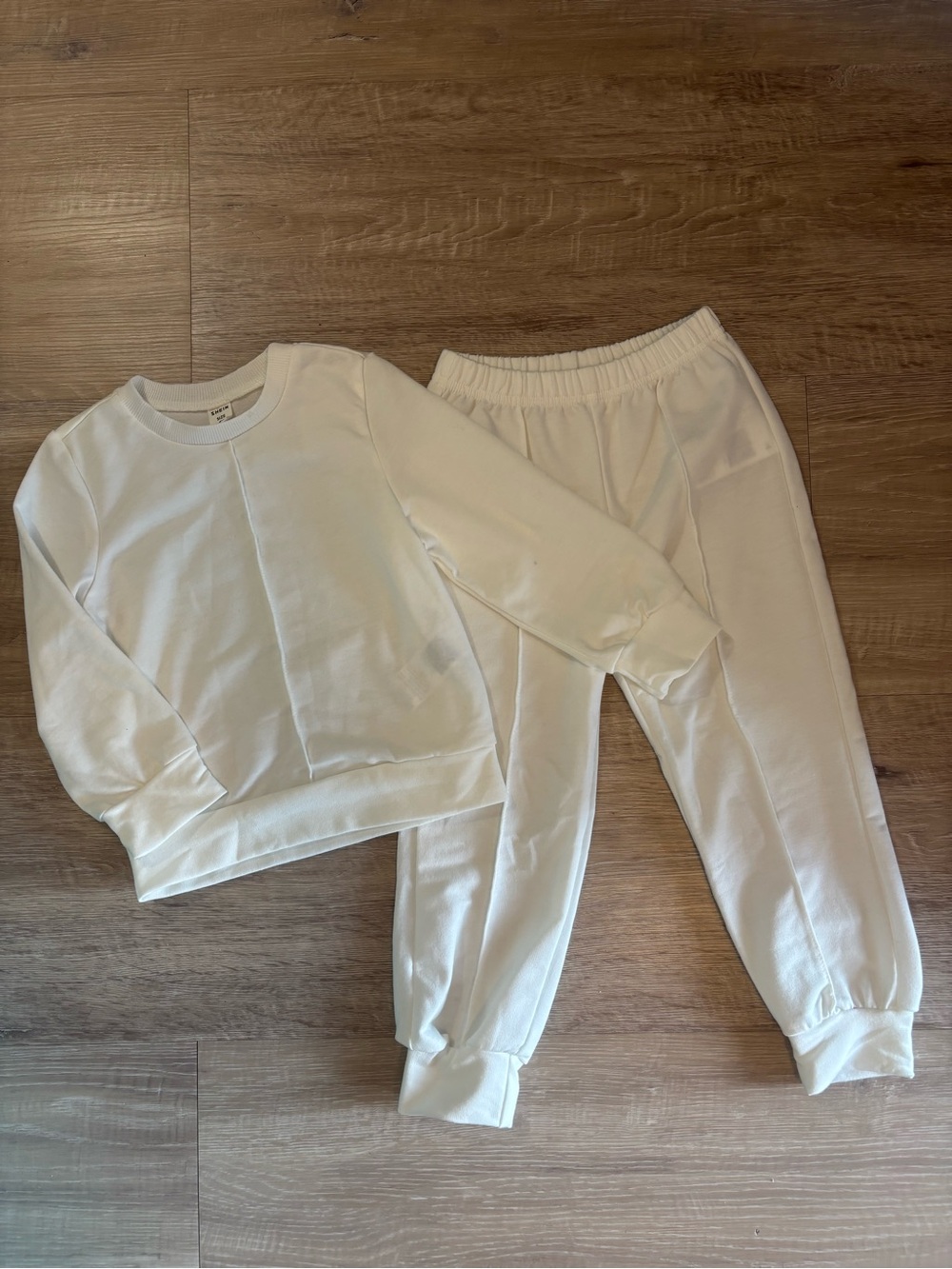 SHEIN Kids Cream Cozy Sweatshirt & Jogger Set - 4T